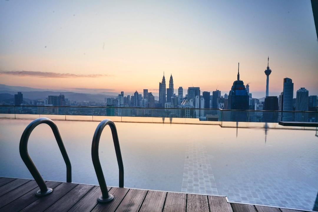 Regalia Suites Infinity Pool Kuala Lumpur Exterior photo