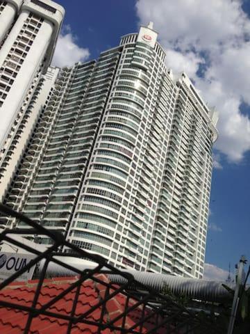 Regalia Suites Infinity Pool Kuala Lumpur Exterior photo