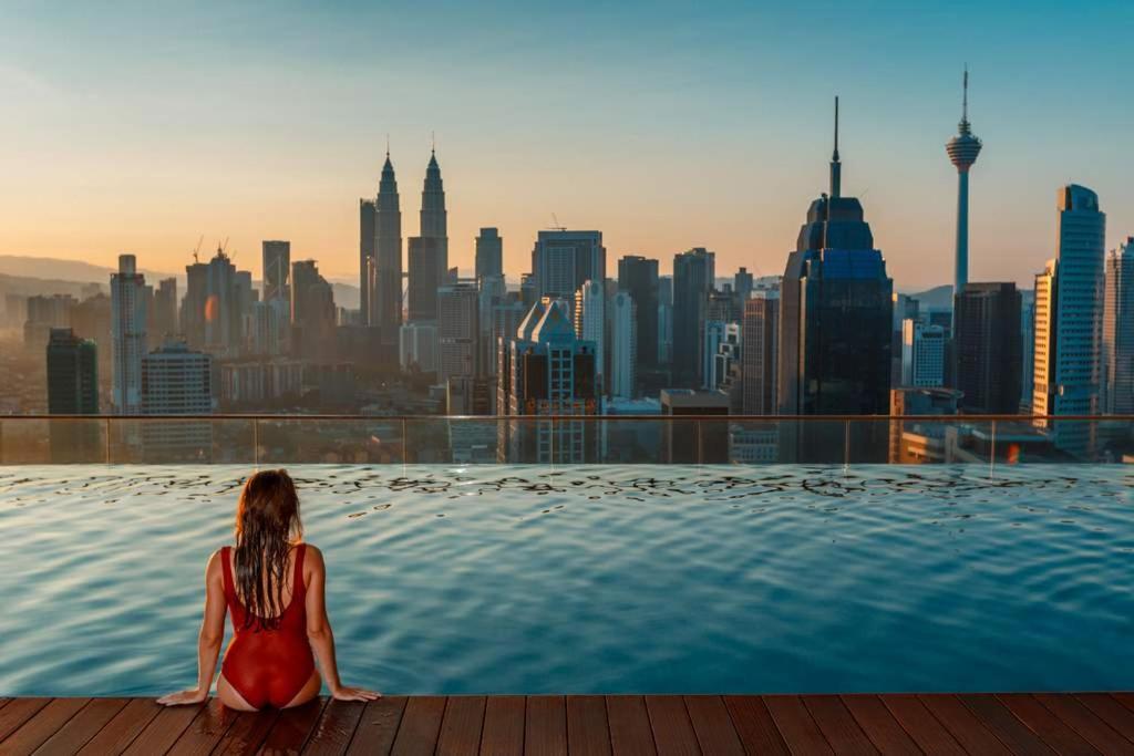 Regalia Suites Infinity Pool Kuala Lumpur Exterior photo